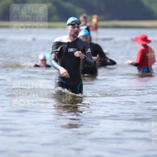22.06.2025 - Viking Triathlon H.Heesch http://msf.ph/oto/8062589 22.06.2025 10:46:52 Schwimmen 36, 206, 378, 498, 515 meine-sportfotos.de