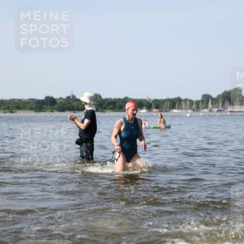 22.06.2025 - Viking Triathlon Michael Strokosch http://msf.ph/oto/8062595 22.06.2025 10:28:55 Schwimmen 12, 15, 152, 200, 301, 310, 368, 384, 414, 443, 604, 628 meine-sportfotos.de