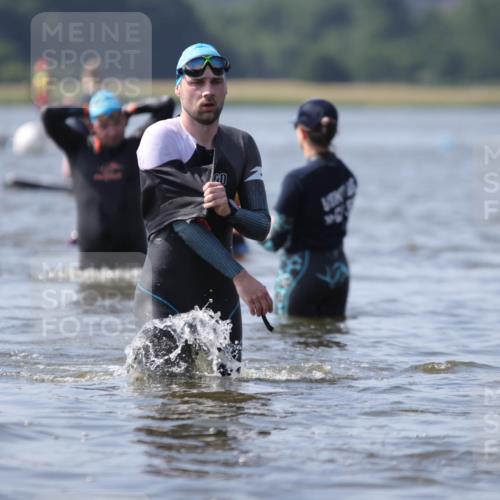 22.06.2025 - Viking Triathlon H.Heesch http://msf.ph/oto/8062597 22.06.2025 10:46:56 Schwimmen 36, 51, 378, 498, 515 meine-sportfotos.de