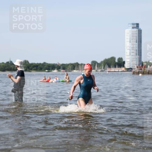 22.06.2025 - Viking Triathlon Michael Strokosch http://msf.ph/oto/8062608 22.06.2025 10:28:56 Schwimmen 12, 15, 152, 200, 301, 310, 368, 384, 414, 443, 604, 628 meine-sportfotos.de