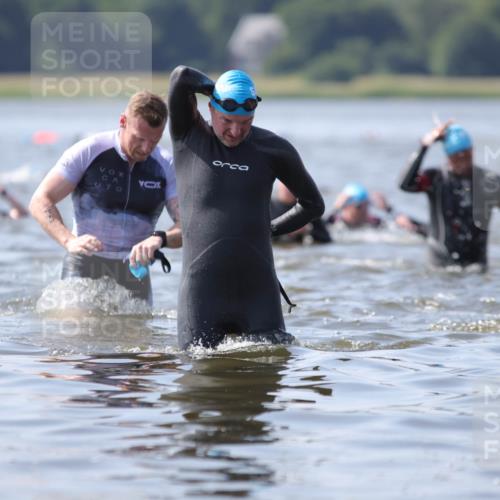 22.06.2025 - Viking Triathlon H.Heesch http://msf.ph/oto/8062613 22.06.2025 10:47:09 Schwimmen 51, 74, 76, 267, 378, 421, 547 meine-sportfotos.de