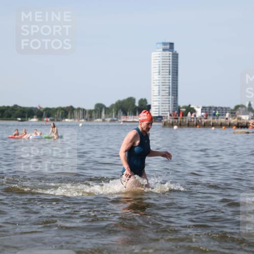 22.06.2025 - Viking Triathlon Michael Strokosch http://msf.ph/oto/8062615 22.06.2025 10:28:56 Schwimmen 12, 15, 152, 200, 301, 310, 368, 384, 414, 443, 604, 628 meine-sportfotos.de