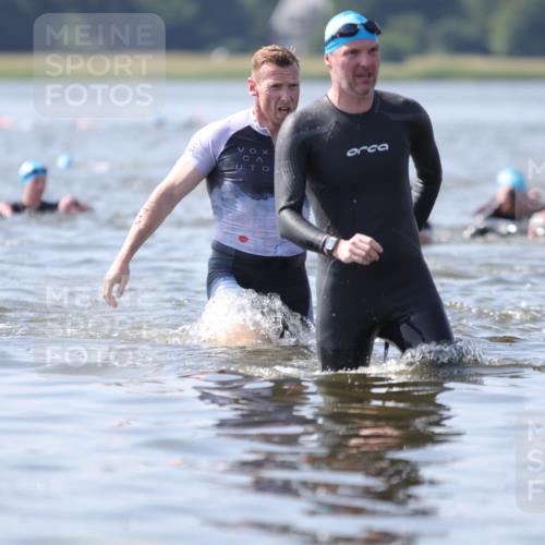22.06.2025 - Viking Triathlon H.Heesch http://msf.ph/oto/8062621 22.06.2025 10:47:11 Schwimmen 51, 74, 76, 267, 378, 421, 547 meine-sportfotos.de