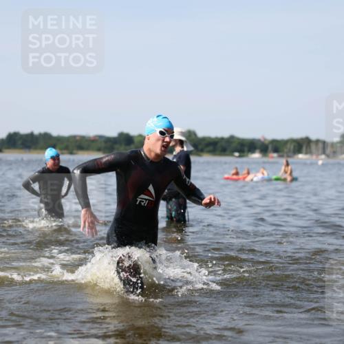 22.06.2025 - Viking Triathlon Michael Strokosch http://msf.ph/oto/8062630 22.06.2025 10:28:58 Schwimmen 12, 15, 152, 200, 301, 310, 384, 414, 443, 604, 628 meine-sportfotos.de