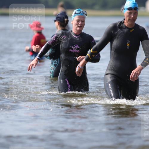 22.06.2025 - Viking Triathlon H.Heesch http://msf.ph/oto/8062632 22.06.2025 10:47:15 Schwimmen 51, 74, 76, 267, 421, 547 meine-sportfotos.de