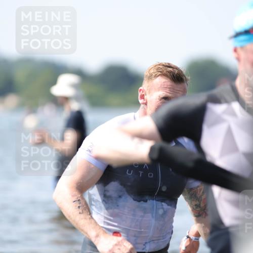 22.06.2025 - Viking Triathlon H.Heesch http://msf.ph/oto/8062640 22.06.2025 10:47:23 Schwimmen 23, 74, 76, 183, 267, 421, 547, 606 meine-sportfotos.de