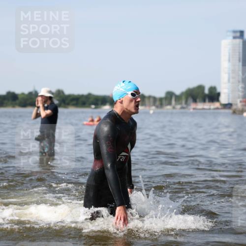 22.06.2025 - Viking Triathlon Michael Strokosch http://msf.ph/oto/8062641 22.06.2025 10:28:58 Schwimmen 12, 15, 152, 200, 301, 310, 384, 414, 443, 604, 628 meine-sportfotos.de