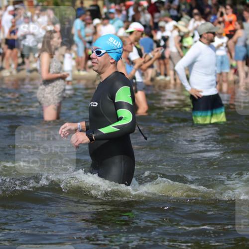 22.06.2025 - Viking Triathlon H.Heesch http://msf.ph/oto/8062647 22.06.2025 10:06:25 Schwimmen 18, 24, 36, 117, 153, 168, 186, 192, 261, 298, 385, 450, 487, 535, 606 meine-sportfotos.de