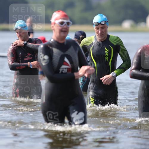 22.06.2025 - Viking Triathlon H.Heesch http://msf.ph/oto/8062662 22.06.2025 10:47:34 Schwimmen 23, 71, 84, 183, 261, 452, 606 meine-sportfotos.de
