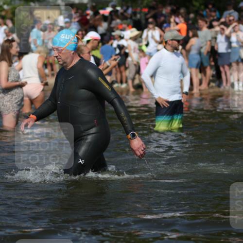 22.06.2025 - Viking Triathlon H.Heesch http://msf.ph/oto/8062670 22.06.2025 10:06:31 Schwimmen 18, 24, 36, 93, 109, 168, 186, 192, 205, 261, 298, 358, 376, 450, 606 meine-sportfotos.de