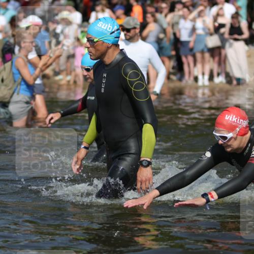 22.06.2025 - Viking Triathlon H.Heesch http://msf.ph/oto/8062682 22.06.2025 10:06:36 Schwimmen 44, 74, 93, 109, 159, 168, 186, 205, 219, 261, 358, 376, 450, 606, 625 meine-sportfotos.de