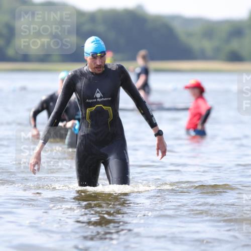 22.06.2025 - Viking Triathlon H.Heesch http://msf.ph/oto/8062693 22.06.2025 10:47:45 Schwimmen 71, 84, 183, 190, 223, 261, 285, 452, 606 meine-sportfotos.de