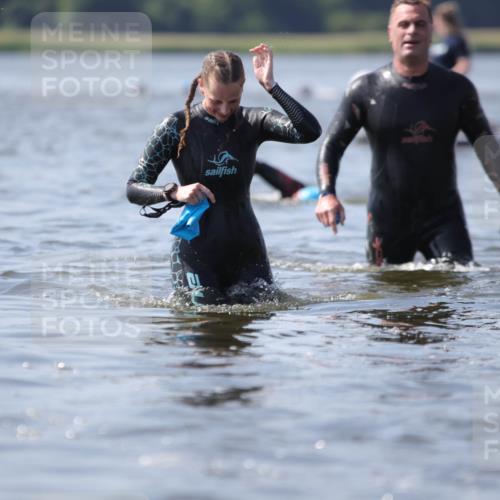 22.06.2025 - Viking Triathlon H.Heesch http://msf.ph/oto/8062726 22.06.2025 10:47:57 Schwimmen 37, 190, 223, 285, 364, 452 meine-sportfotos.de