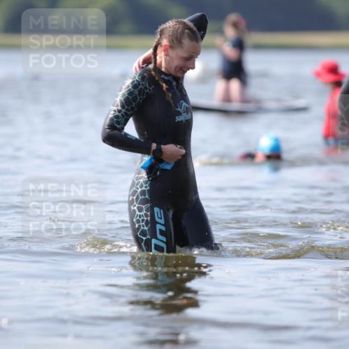 22.06.2025 - Viking Triathlon H.Heesch http://msf.ph/oto/8062735 22.06.2025 10:48:03 Schwimmen 37, 190, 364 meine-sportfotos.de