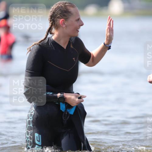 22.06.2025 - Viking Triathlon H.Heesch http://msf.ph/oto/8062740 22.06.2025 10:48:12 Schwimmen 37, 364, 471 meine-sportfotos.de