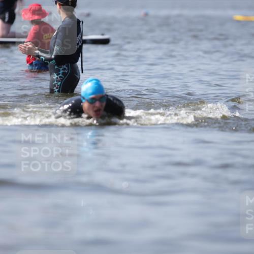 22.06.2025 - Viking Triathlon H.Heesch http://msf.ph/oto/8062744 22.06.2025 10:48:25 Schwimmen 412, 471, 494 meine-sportfotos.de