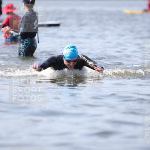 22.06.2025 - Viking Triathlon H.Heesch http://msf.ph/oto/8062747 22.06.2025 10:48:26 Schwimmen 412, 471, 494 meine-sportfotos.de