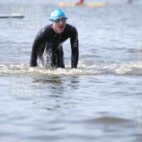 22.06.2025 - Viking Triathlon H.Heesch http://msf.ph/oto/8062751 22.06.2025 10:48:27 Schwimmen 412, 471, 494 meine-sportfotos.de