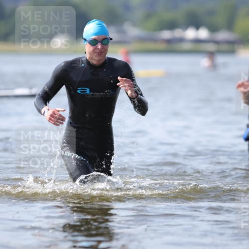 22.06.2025 - Viking Triathlon H.Heesch http://msf.ph/oto/8062752 22.06.2025 10:48:28 Schwimmen 412, 471, 494 meine-sportfotos.de