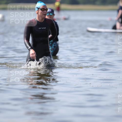 22.06.2025 - Viking Triathlon H.Heesch http://msf.ph/oto/8062799 22.06.2025 10:49:04 Schwimmen 155, 317, 353 meine-sportfotos.de