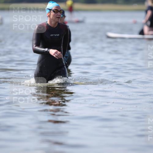 22.06.2025 - Viking Triathlon H.Heesch http://msf.ph/oto/8062801 22.06.2025 10:49:05 Schwimmen 155, 317, 353 meine-sportfotos.de