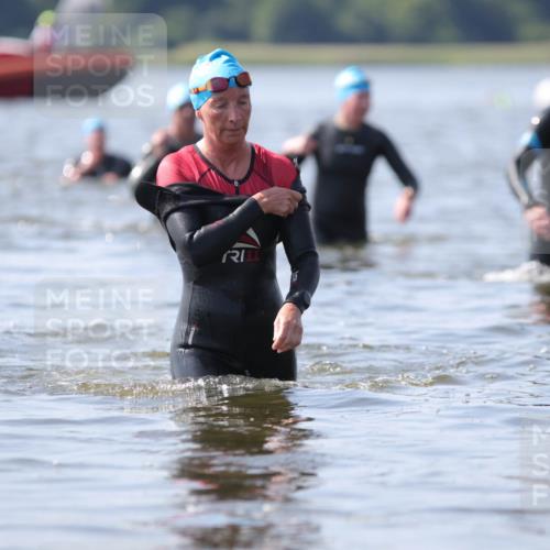 22.06.2025 - Viking Triathlon H.Heesch http://msf.ph/oto/8062811 22.06.2025 10:49:13 Schwimmen 64, 155, 256, 317, 353 meine-sportfotos.de