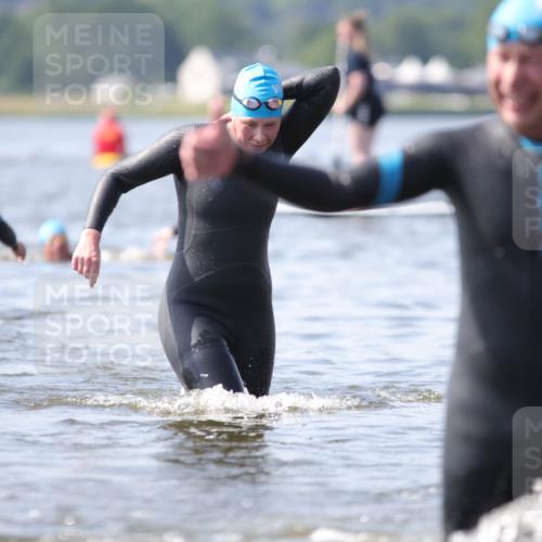 22.06.2025 - Viking Triathlon H.Heesch http://msf.ph/oto/8062825 22.06.2025 10:49:23 Schwimmen 64, 155, 256, 263, 317, 321 meine-sportfotos.de