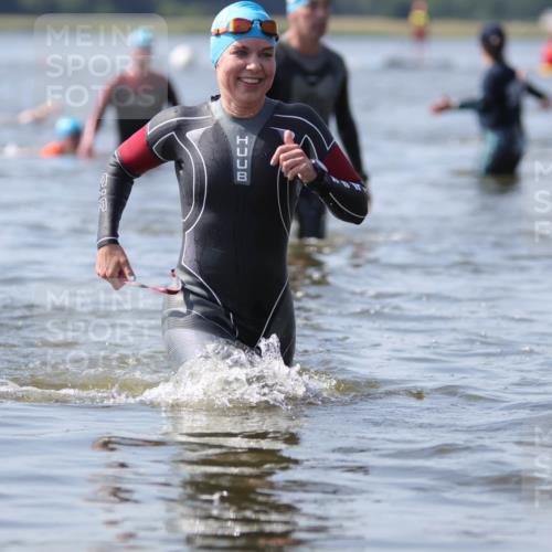 22.06.2025 - Viking Triathlon H.Heesch http://msf.ph/oto/8062829 22.06.2025 10:49:26 Schwimmen 64, 155, 256, 263, 321 meine-sportfotos.de