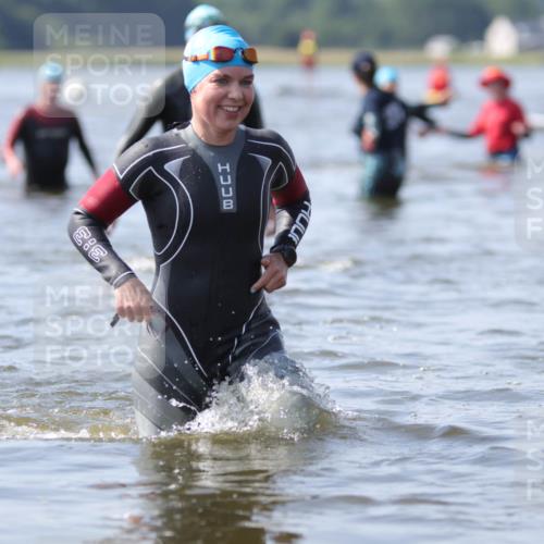 22.06.2025 - Viking Triathlon H.Heesch http://msf.ph/oto/8062830 22.06.2025 10:49:27 Schwimmen 64, 155, 256, 263, 321, 453 meine-sportfotos.de