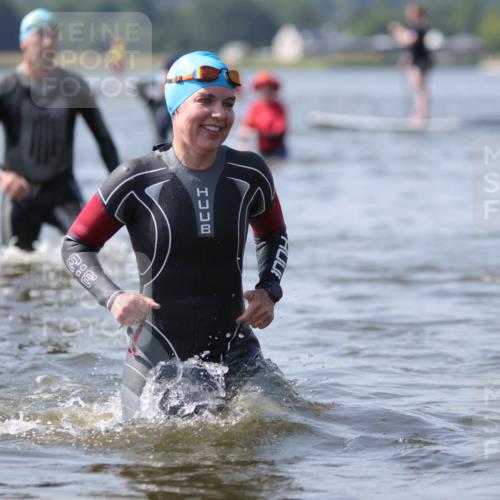 22.06.2025 - Viking Triathlon H.Heesch http://msf.ph/oto/8062835 22.06.2025 10:49:27 Schwimmen 64, 155, 256, 263, 321, 453 meine-sportfotos.de