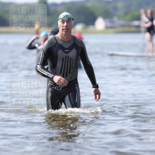 22.06.2025 - Viking Triathlon H.Heesch http://msf.ph/oto/8062840 22.06.2025 10:49:29 Schwimmen 64, 256, 263, 321, 453 meine-sportfotos.de