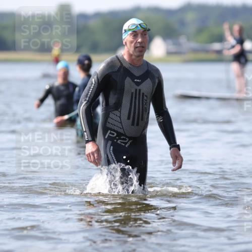 22.06.2025 - Viking Triathlon H.Heesch http://msf.ph/oto/8062844 22.06.2025 10:49:29 Schwimmen 64, 256, 263, 321, 453 meine-sportfotos.de