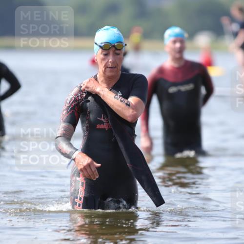 22.06.2025 - Viking Triathlon H.Heesch http://msf.ph/oto/8062846 22.06.2025 10:49:38 Schwimmen 263, 270, 321, 356, 453 meine-sportfotos.de