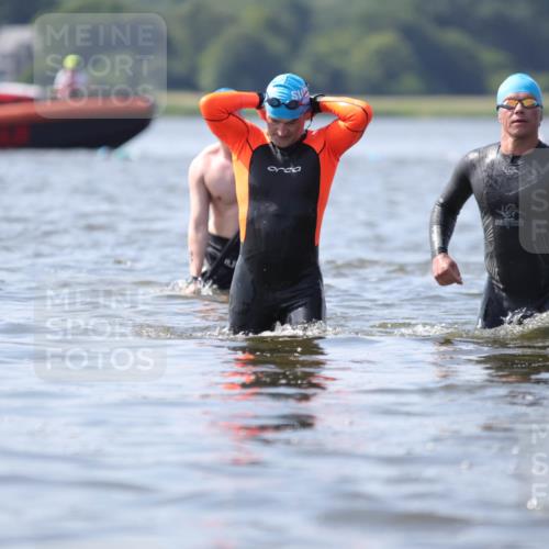 22.06.2025 - Viking Triathlon H.Heesch http://msf.ph/oto/8062855 22.06.2025 10:49:40 Schwimmen 263, 270, 321, 356, 453 meine-sportfotos.de