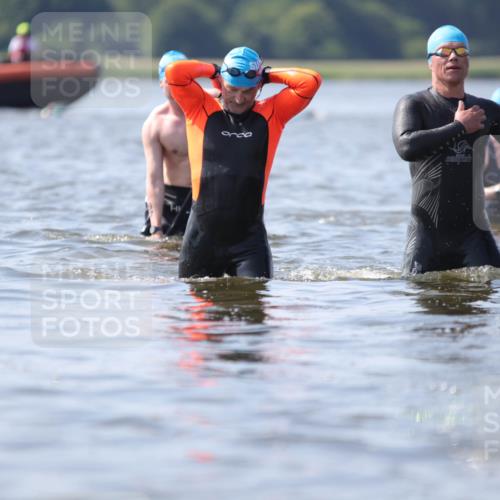 22.06.2025 - Viking Triathlon H.Heesch http://msf.ph/oto/8062858 22.06.2025 10:49:41 Schwimmen 263, 270, 273, 356, 453 meine-sportfotos.de