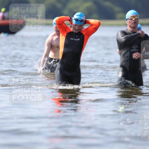22.06.2025 - Viking Triathlon H.Heesch http://msf.ph/oto/8062862 22.06.2025 10:49:41 Schwimmen 263, 270, 273, 356, 453 meine-sportfotos.de