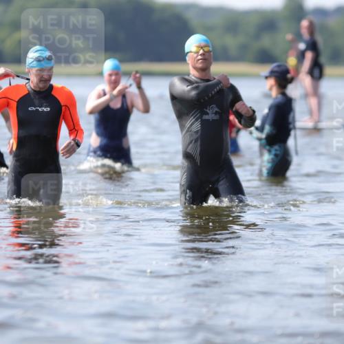 22.06.2025 - Viking Triathlon H.Heesch http://msf.ph/oto/8062870 22.06.2025 10:49:43 Schwimmen 69, 140, 263, 270, 273, 356, 453 meine-sportfotos.de