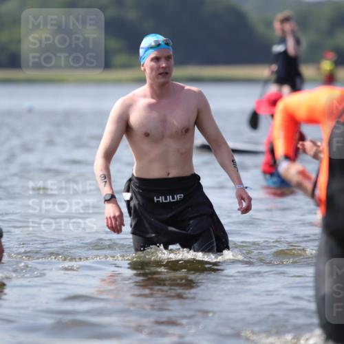 22.06.2025 - Viking Triathlon H.Heesch http://msf.ph/oto/8062880 22.06.2025 10:49:52 Schwimmen 69, 97, 140, 270, 273, 356, 453 meine-sportfotos.de