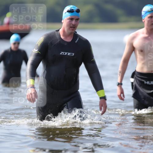 22.06.2025 - Viking Triathlon H.Heesch http://msf.ph/oto/8062886 22.06.2025 10:49:53 Schwimmen 69, 97, 140, 270, 273, 356 meine-sportfotos.de