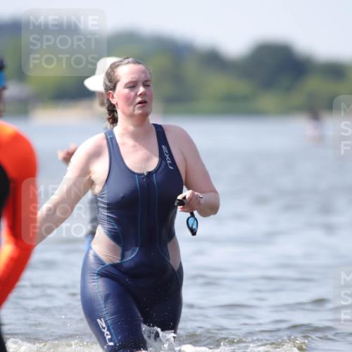 22.06.2025 - Viking Triathlon H.Heesch http://msf.ph/oto/8062891 22.06.2025 10:49:56 Schwimmen 69, 97, 140, 270, 273, 356 meine-sportfotos.de