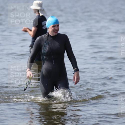 22.06.2025 - Viking Triathlon H.Heesch http://msf.ph/oto/8062908 22.06.2025 10:50:11 Schwimmen 97, 431, 463 meine-sportfotos.de