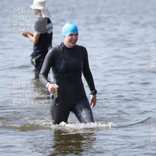 22.06.2025 - Viking Triathlon H.Heesch http://msf.ph/oto/8062911 22.06.2025 10:50:11 Schwimmen 97, 431, 463 meine-sportfotos.de