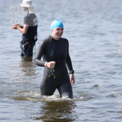 22.06.2025 - Viking Triathlon H.Heesch http://msf.ph/oto/8062912 22.06.2025 10:50:11 Schwimmen 97, 431, 463 meine-sportfotos.de