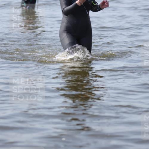 22.06.2025 - Viking Triathlon H.Heesch http://msf.ph/oto/8062916 22.06.2025 10:50:12 Schwimmen 97, 431, 463 meine-sportfotos.de