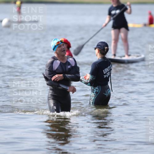 22.06.2025 - Viking Triathlon H.Heesch http://msf.ph/oto/8062919 22.06.2025 10:50:15 Schwimmen 431, 463 meine-sportfotos.de