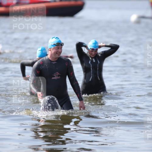 22.06.2025 - Viking Triathlon H.Heesch http://msf.ph/oto/8062931 22.06.2025 10:50:19 Schwimmen 24, 202, 418, 431, 463 meine-sportfotos.de