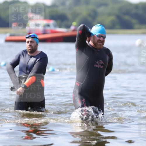 22.06.2025 - Viking Triathlon H.Heesch http://msf.ph/oto/8062934 22.06.2025 10:50:31 Schwimmen 24, 48, 202, 402, 418, 463, 533 meine-sportfotos.de