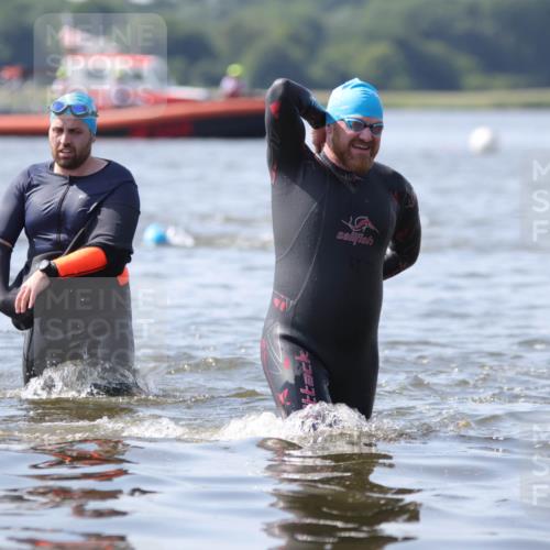 22.06.2025 - Viking Triathlon H.Heesch http://msf.ph/oto/8062938 22.06.2025 10:50:31 Schwimmen 24, 48, 202, 402, 418, 463, 533 meine-sportfotos.de