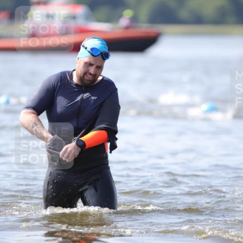 22.06.2025 - Viking Triathlon H.Heesch http://msf.ph/oto/8062940 22.06.2025 10:50:32 Schwimmen 24, 48, 202, 402, 418, 463, 533 meine-sportfotos.de