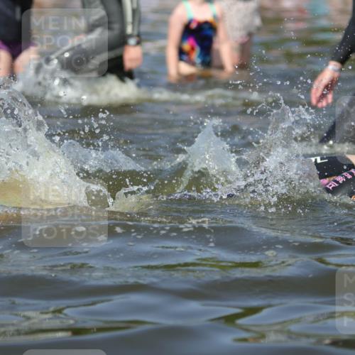 22.06.2025 - Viking Triathlon H.Heesch http://msf.ph/oto/8062941 22.06.2025 10:07:51 Schwimmen 16, 31, 76, 95, 102, 130, 263, 292, 372, 453, 477, 503, 624, 650 meine-sportfotos.de